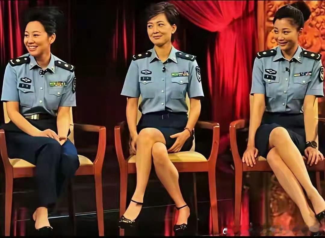 原来她们三个都当过兵，怪不得气质这么好。