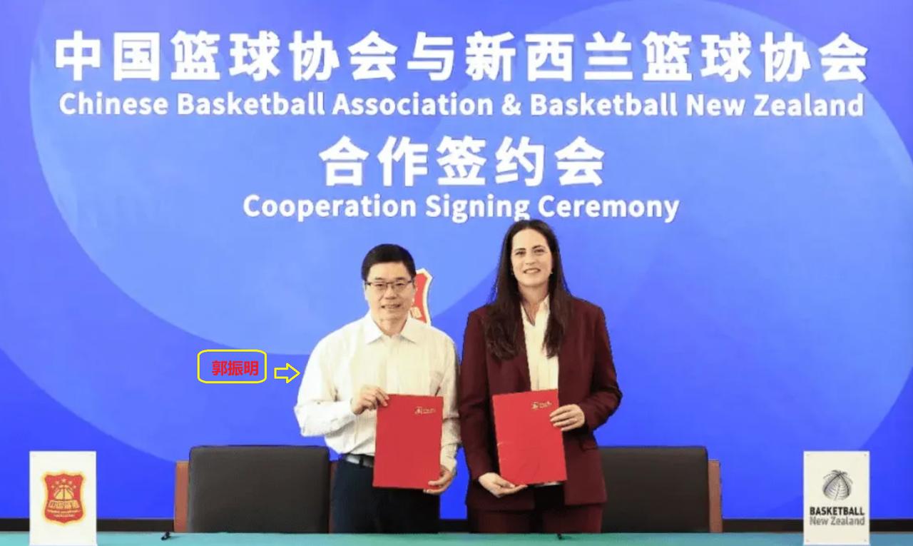 郭振明出席，篮协完成了重要签约！根据中国篮协公布的内容，在近日，中国篮协完成了