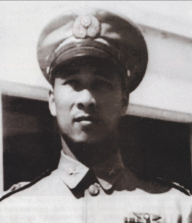 1966年，给蒋介石开了十年专机的衣复恩被捕，关了一千多天。获释后，衣复恩对家人