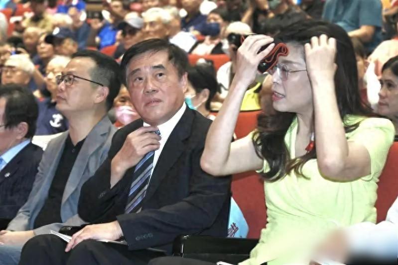 郑丽文台南激情演讲引爆支持潮，国民党主席选举聚焦“翻转南台湾”现场的气氛一热