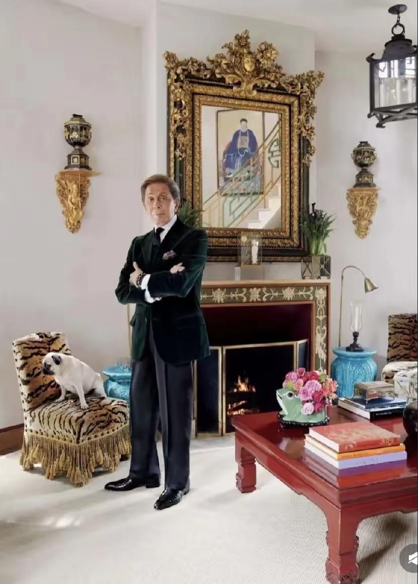 有钱人的怪癖！看到华伦天奴创始人在巴黎城堡里供着清朝龙袍、摆满青花瓷的新闻，我