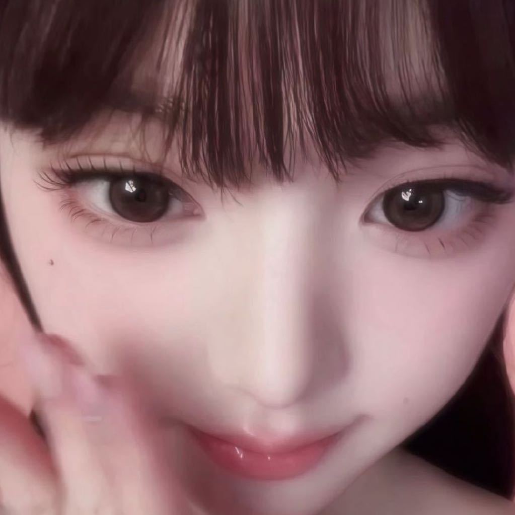 张元英怼脸的2秒在干什么【张元英】在卖萌。人，是很容易爱上兔的