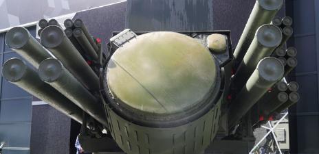 俄罗斯国防部过去一晚，防空系统摧毁了乌克兰武装部队的111架无人机。34架乌