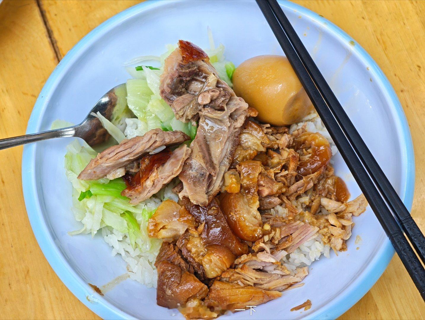 成都让我最爱的就是这家擂椒猪脚饭，每次来成都必吃，感觉比在潮州吃的还好吃成都·