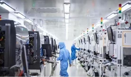 荷兰冻结中国闻泰科技投资了300多亿的半导体公司，要知道闻泰可是刚刚把所有旁枝业