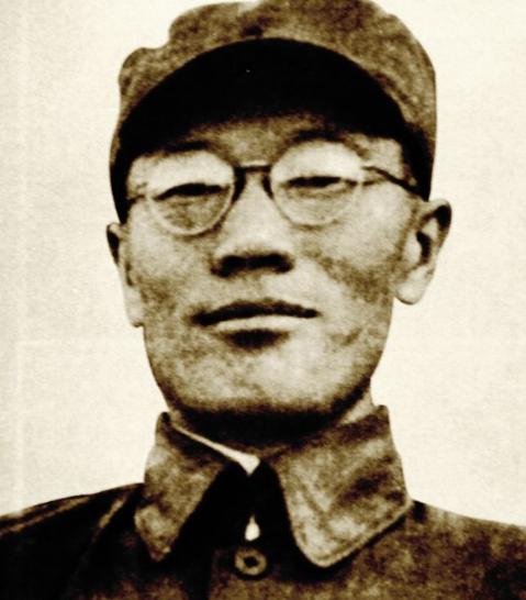 1942年，蒋介石本想秘密处决万毅，却被万毅觉察到，于是，就趁守卫不备逃了出来，