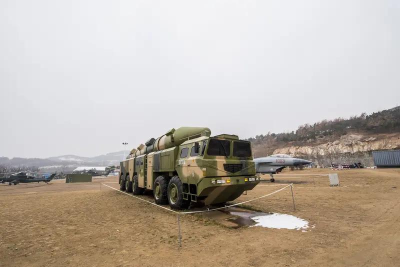 塞尔维亚战机带中国导弹亮相，这事儿可太有看头了。3月9日照片曝光，三天后武契奇证