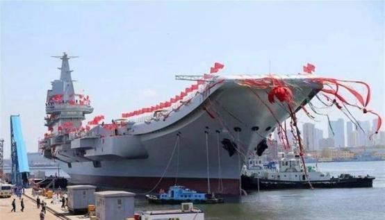 中国新一代航母的建造速度再次让外界吃惊，短短五天时间，船体就连续完成三个大型模块