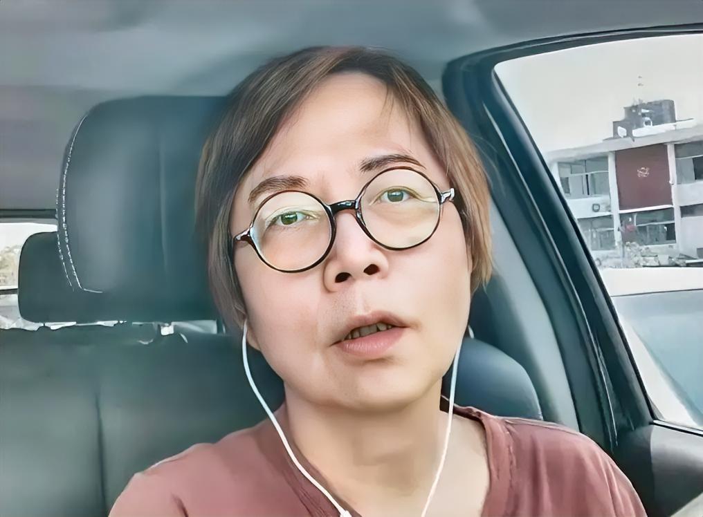 台湾名嘴黄智贤9月24日表示，她在年轻时与黄伟哲有3个约定，“第一，不要贪污；第