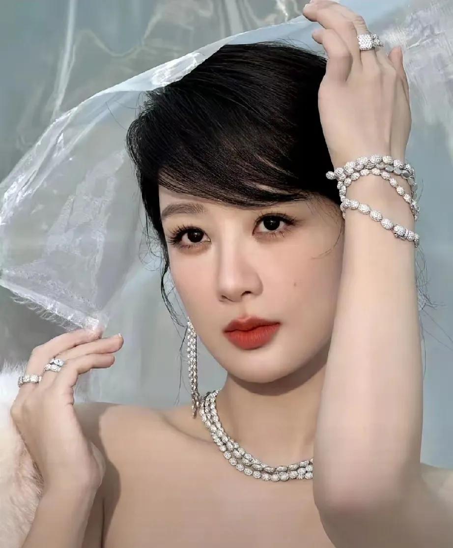 家人们谁懂啊！胡歌和杨紫这对正能量组合又“神同步”啦！今天是第六个中国