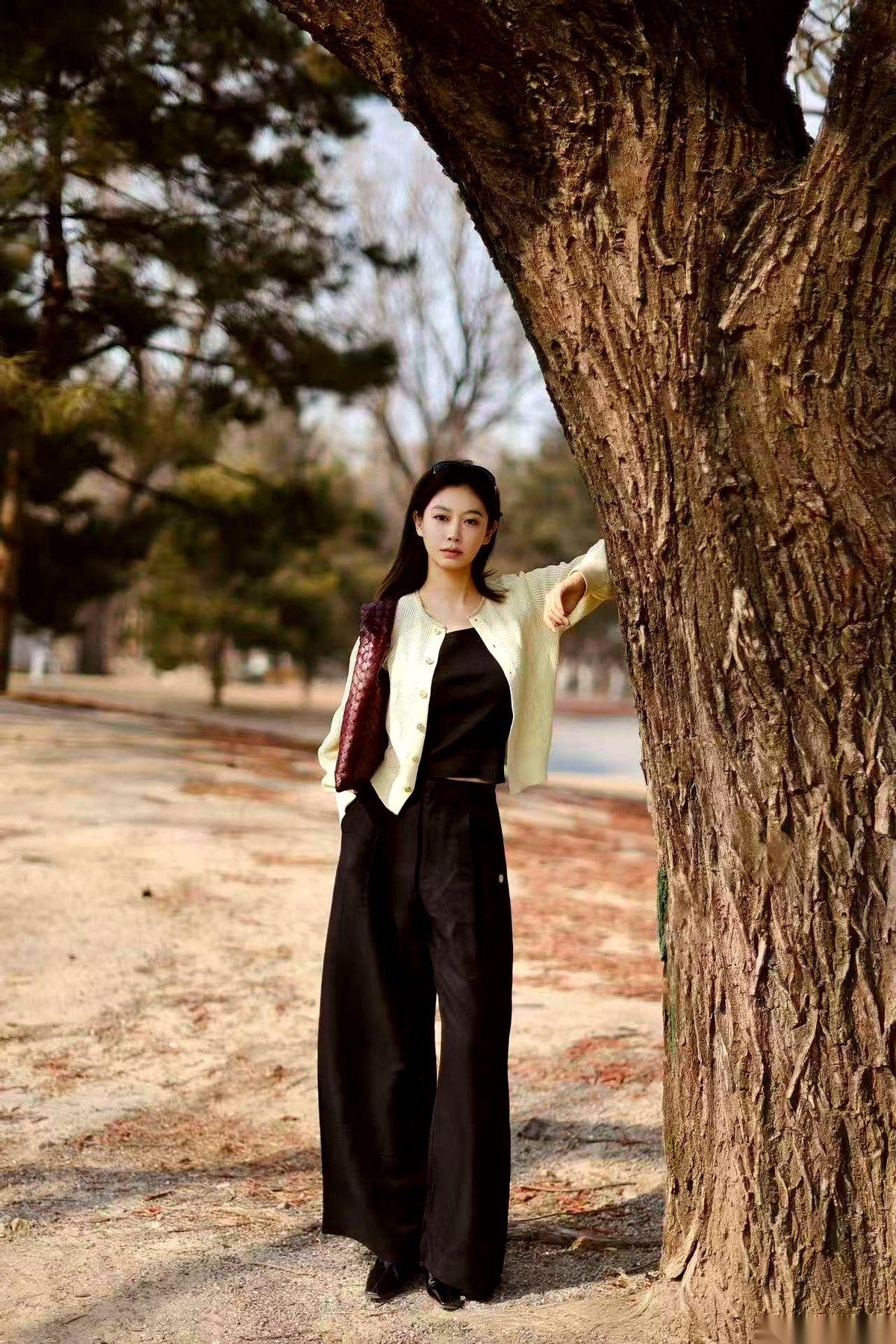 一个月3700。就为了这点钱，让一个武汉有别墅、华农毕业的研究生姑娘，跑到人生