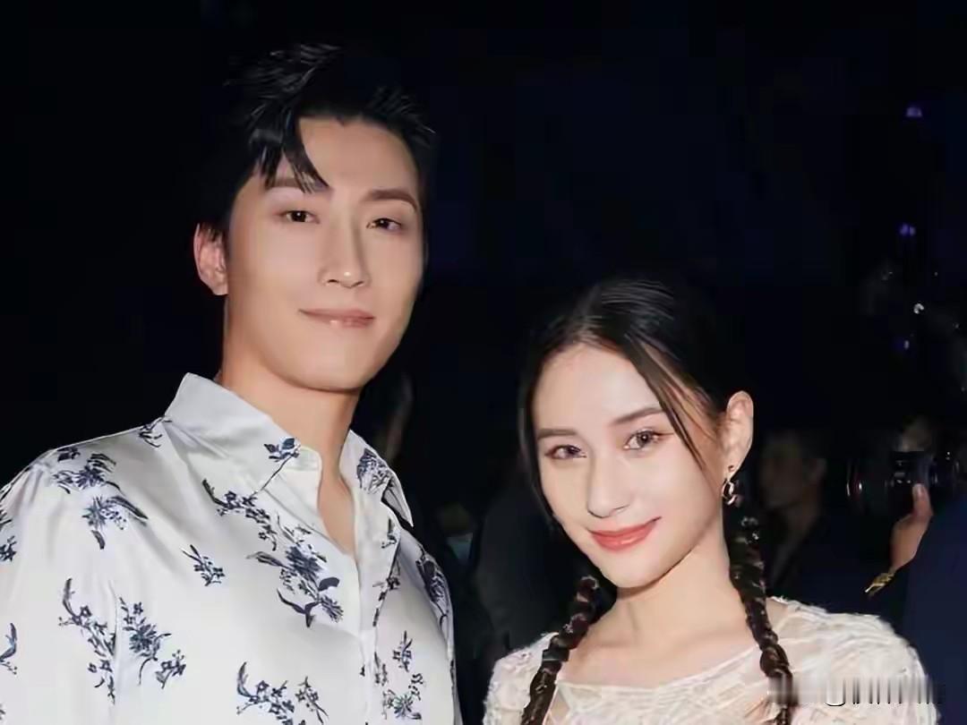 窦骁不做演员的日子，真的有点痞坏的样子。谁能看得出戏内戏外，他竟然差别这么大。