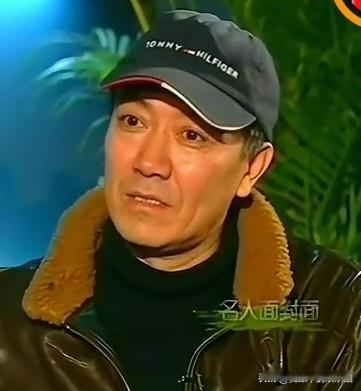 李幼斌否定文职将军的说法小编近日刷到主持人许戈辉采访军人演员李幼斌的一段视频