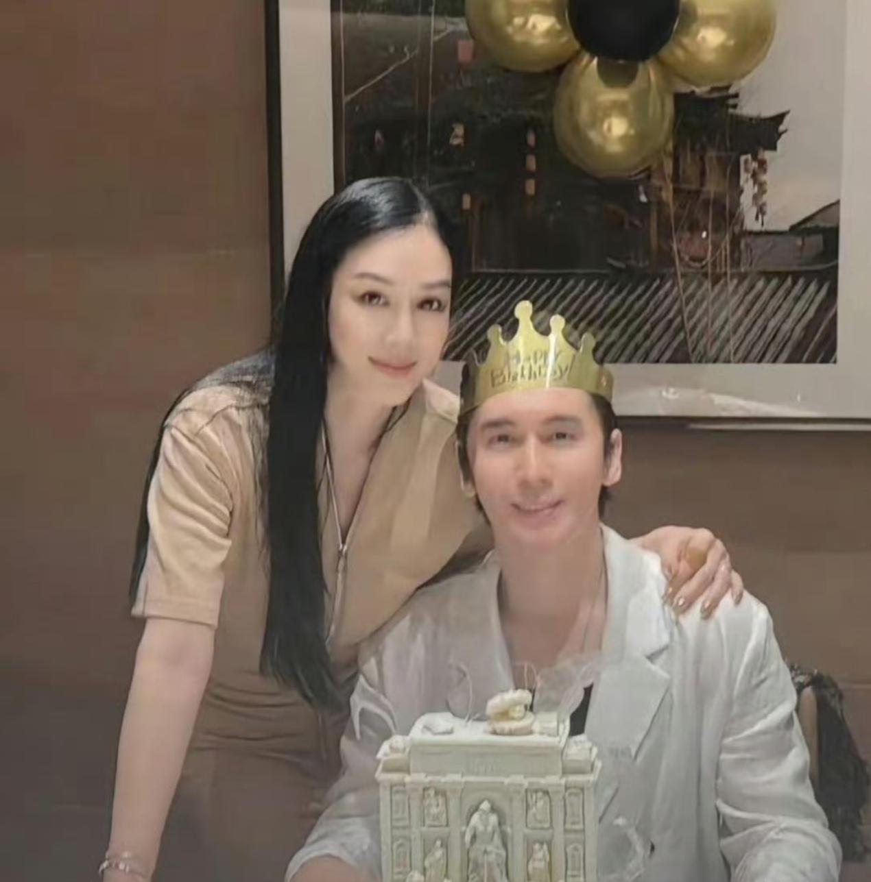 55岁钟丽缇为老公庆生，她变化也太大了吧。倒是越活越年轻！