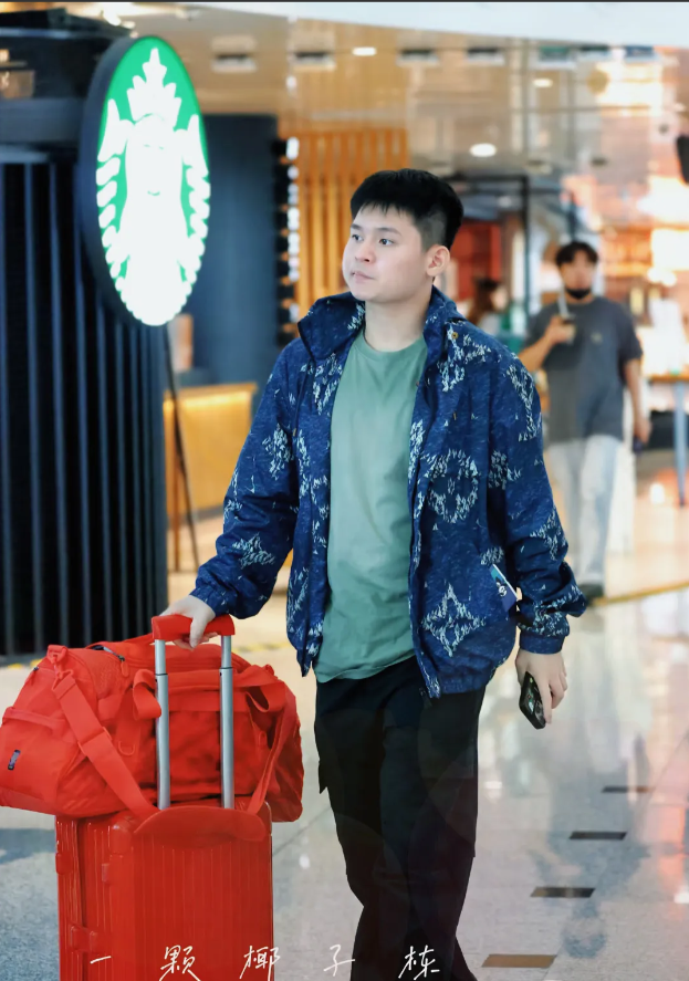 一觉醒来林诗栋火遍全网因为多哈世乒赛首日刚打完混双他紧接着要赶男双和单打