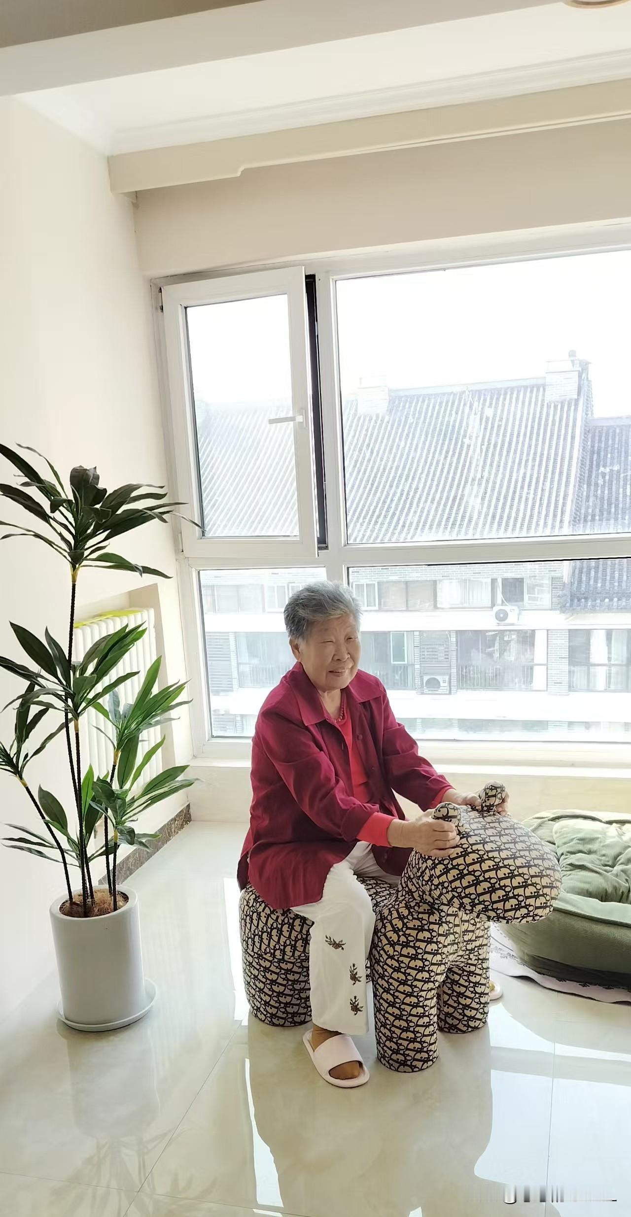 今天是母亲节，祝我的妈妈节日快乐。这两天，关于母亲节的话题也吵翻了天！