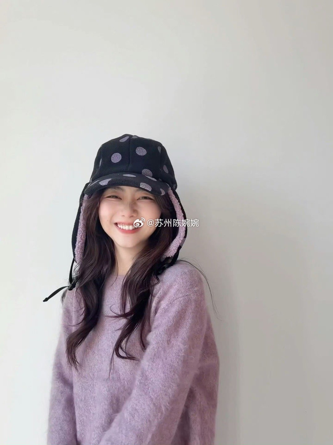 1.谭松韵出道以来就没签经纪公司，只有一个经纪人，这个经纪人已经跟了她10多年，