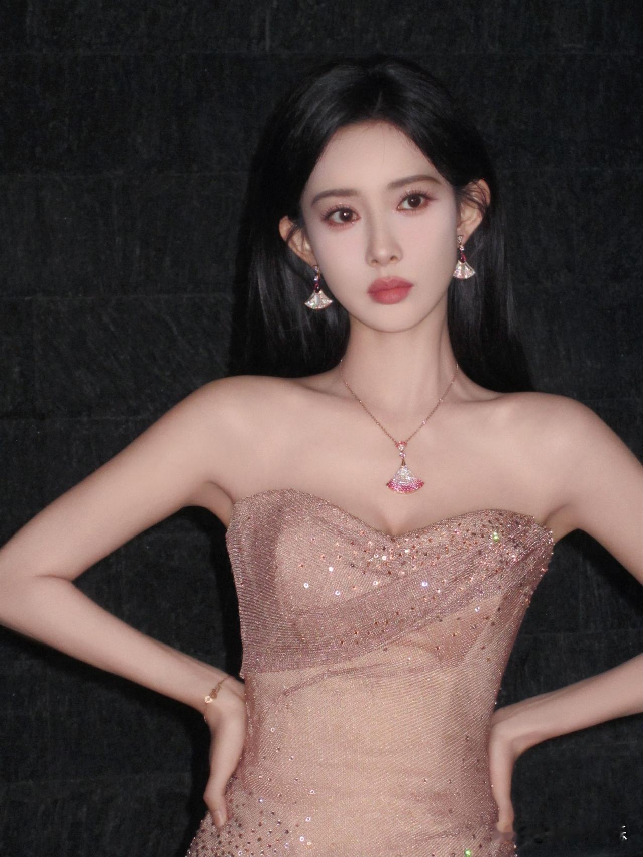 孟子义，李兰迪，徐璐刘浩存，梁洁，赵今麦白鹿，杨紫，李沁你们是女演员，年轻