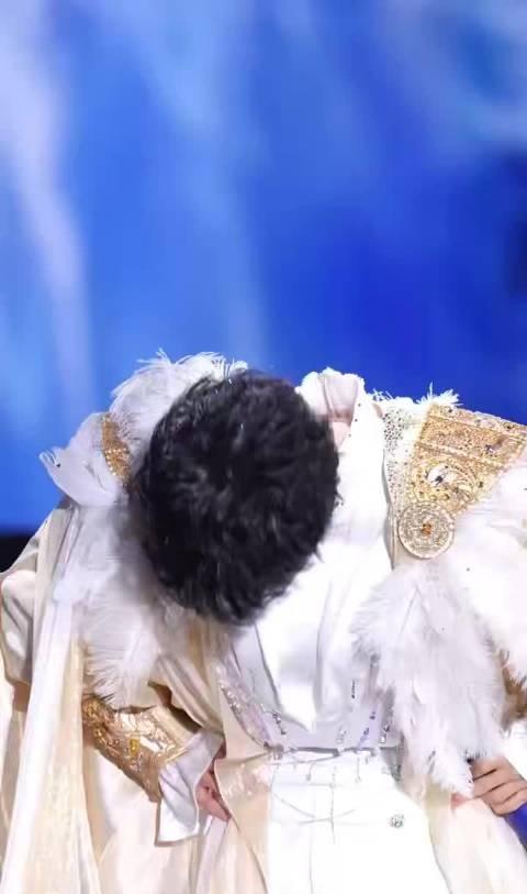 周深今天叫够30次再离场！！周深喊生米老师笑场了周深一晚上要喊多少次生米老师