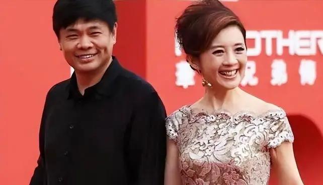 🌞2004年，亿万富翁丁健对妻子说：“给你一个亿，离婚吧，我爱上别人了”，