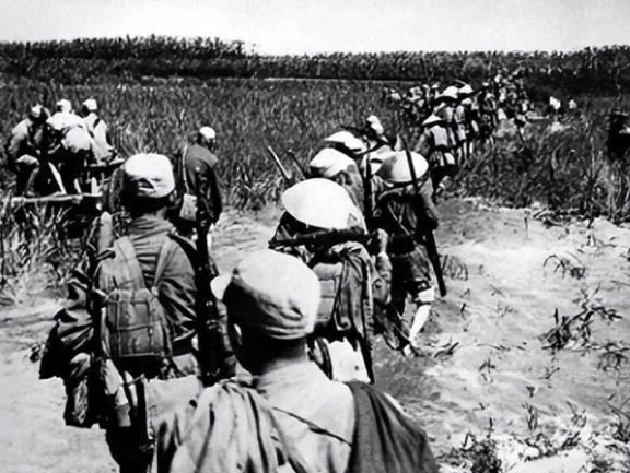 1939年，抗日战争进入相持阶段，冀东抗联总司令高志远去开会，萧克对他说：“配枪