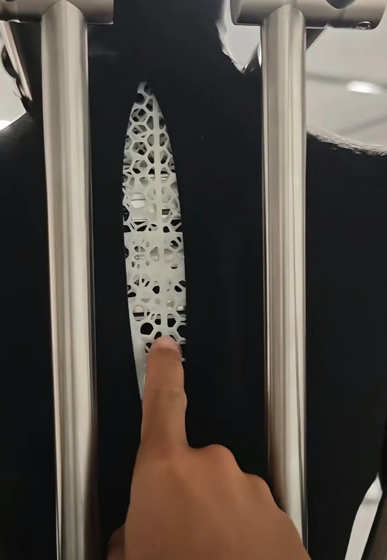 当小鹏机器人自证清白时，就已经输了，发布产品被质疑，挺丢人的。尽管很多人怀疑