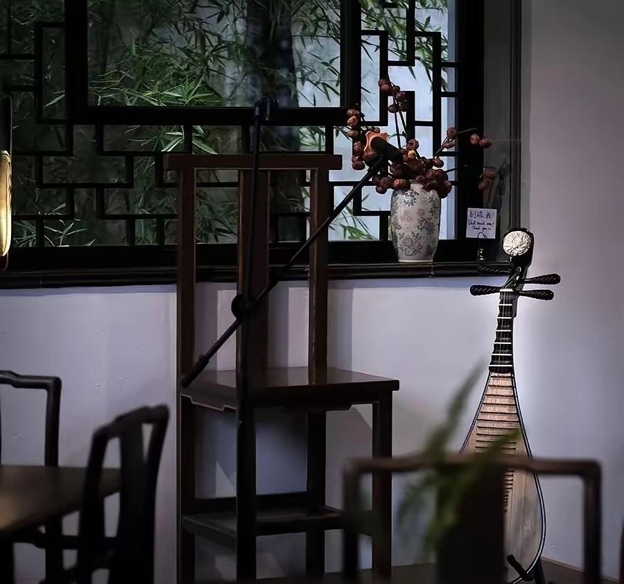 一段非常现实的话：“人到晚年，不必焦虑老了怎么办，病了怎么办，谁来伺候你，因为谁