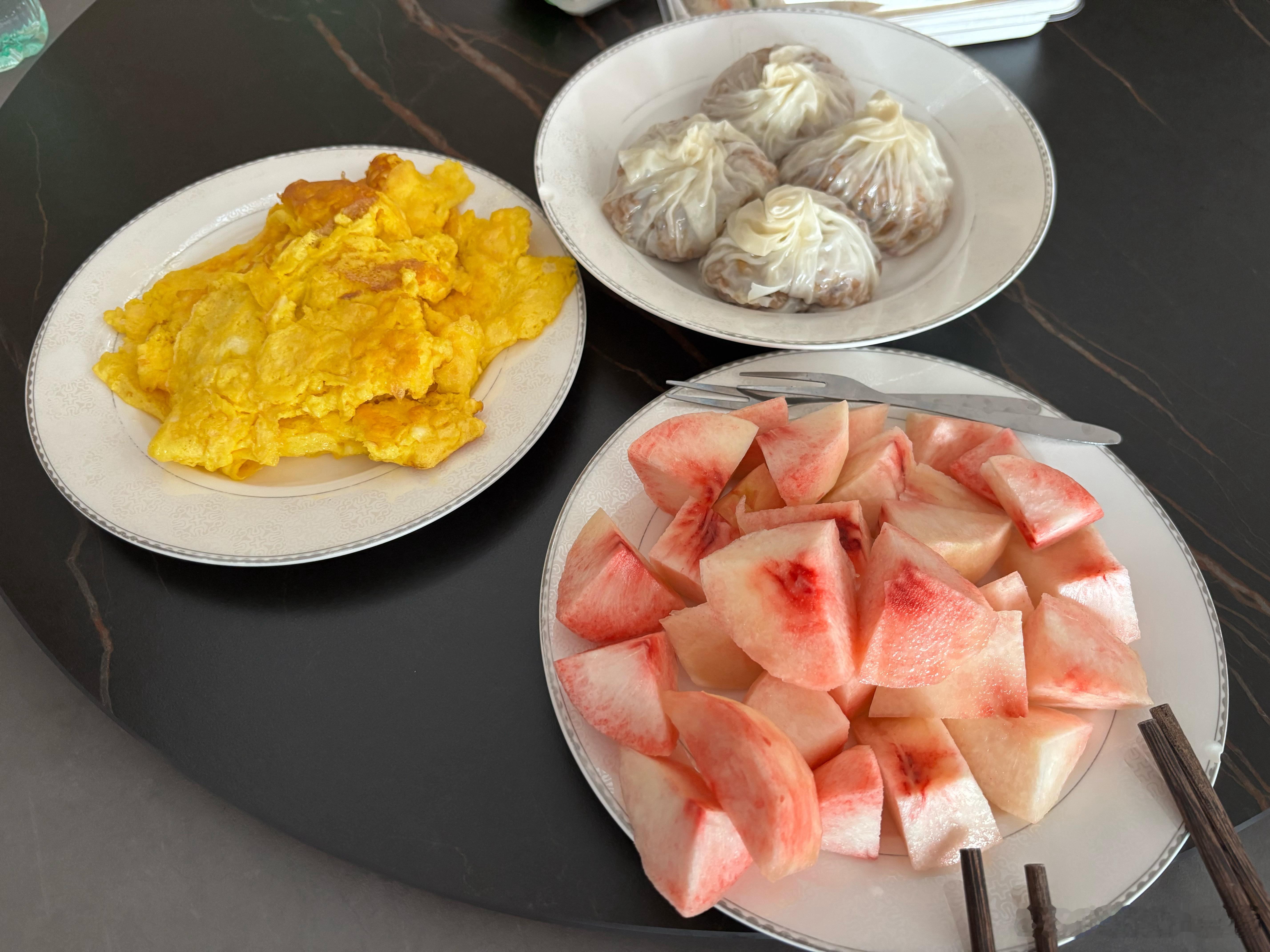 划船结束，吃早餐。​​​