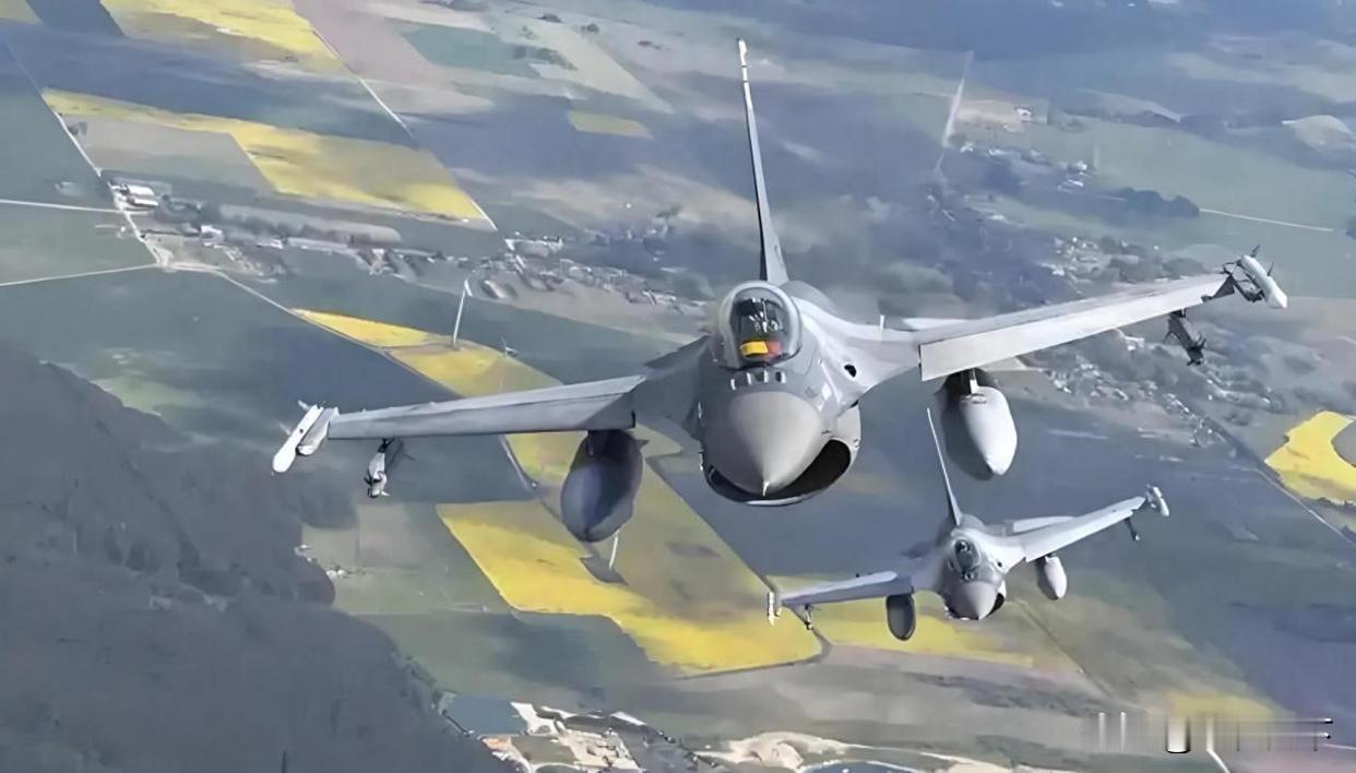 F-16终于出手了！红军城16万俄军围城，乌克兰还守得住吗来源:幸福女人5b