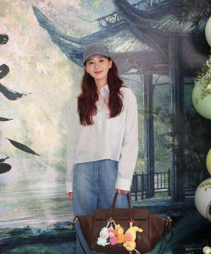 刘诗诗C位坐实扛剧实力，《淮水竹亭》庆功宴暗藏玄机引热议近日，一张活动现场图在