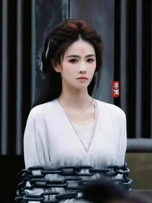 白鹿：于新角色中绽放无限可能白鹿怀揣着对表演的赤诚热爱，渴望突破既有框架，尝