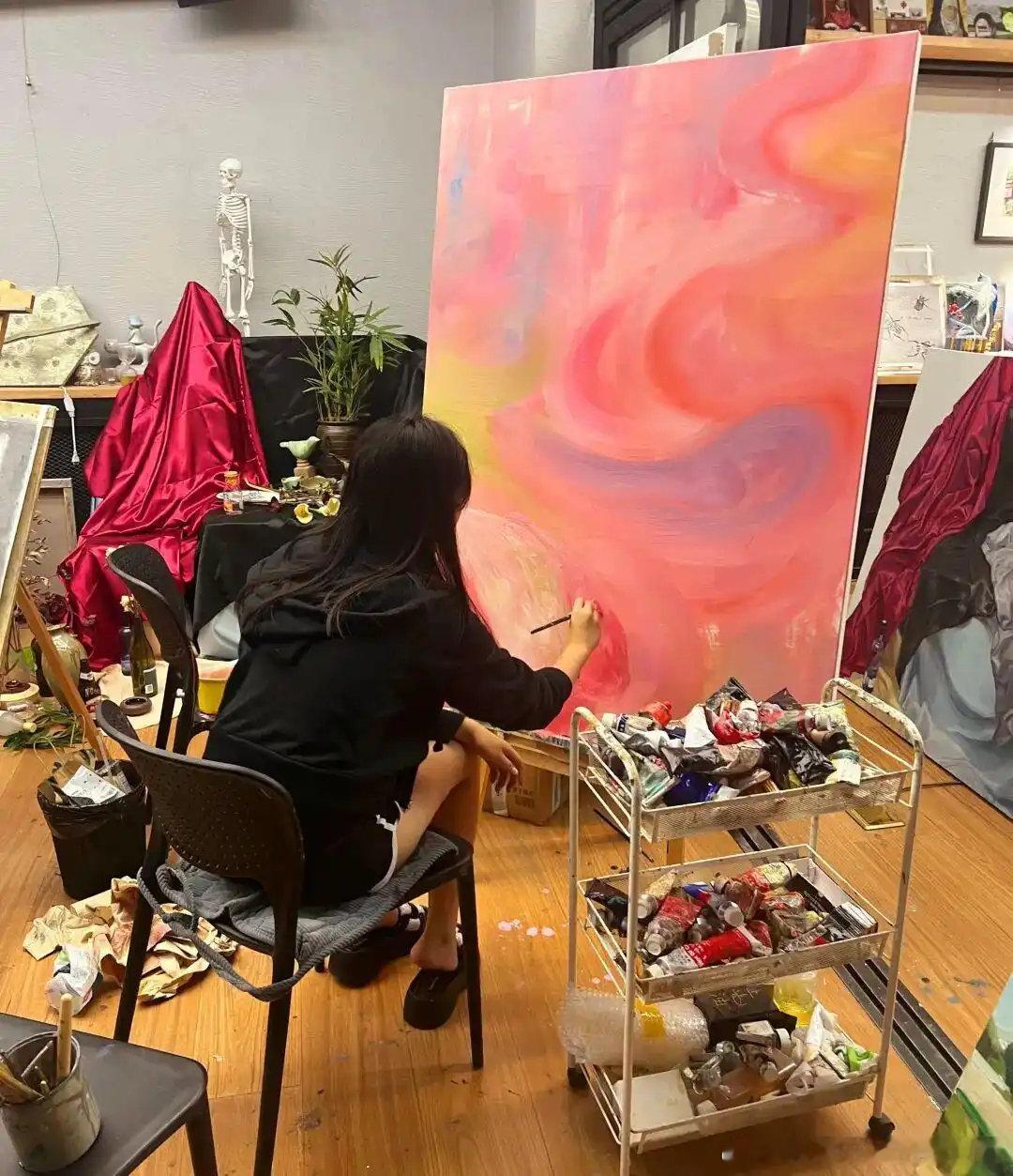 王诗龄和黄多多两幅画被拿来对比：一个抢眼有冲击力，一个朴素耐看​