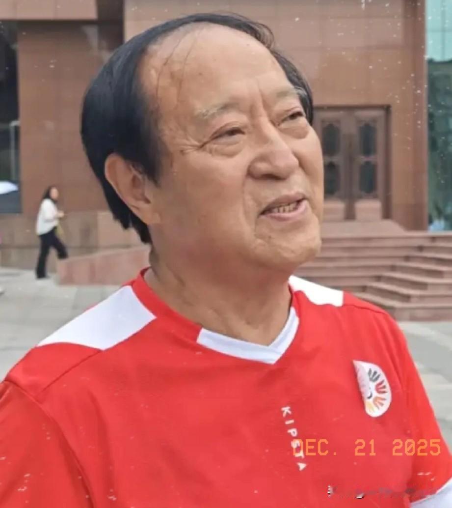 刷到牛群老师的近况，我半天没说出话。退休金每月五六千，在北京生活可谓节衣缩食