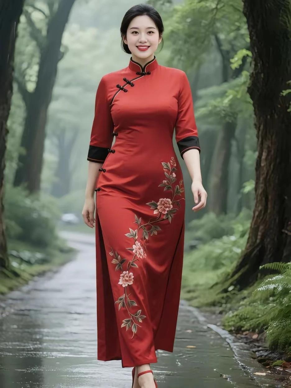 旗袍雅致韵味生红底牡丹显风情。面若桃花嫣然笑，凌波微步拂柳轻。