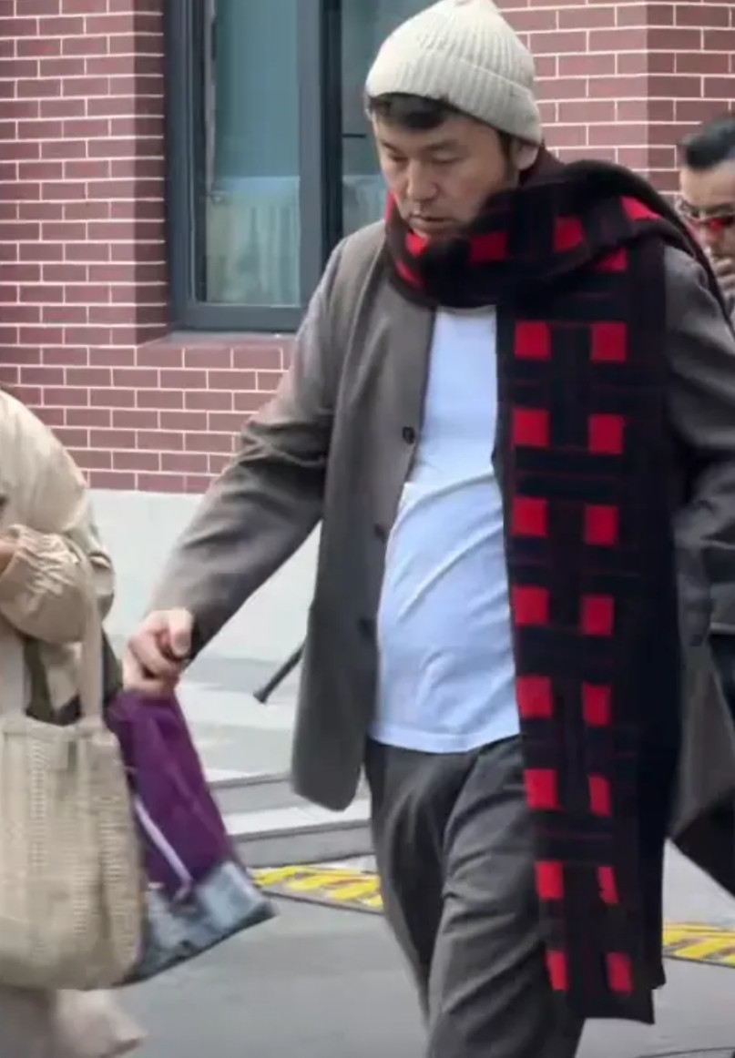 上海戏剧学院举办80周年校庆，数十位明星纷纷回归校园，共襄盛举——但其中打扮最惹