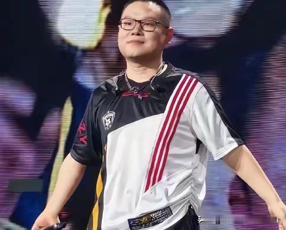 郭德纲风波发酵网传岳云鹏提前布局后路？很多网友翻出来岳云鹏近半年的变化，纷纷猜测