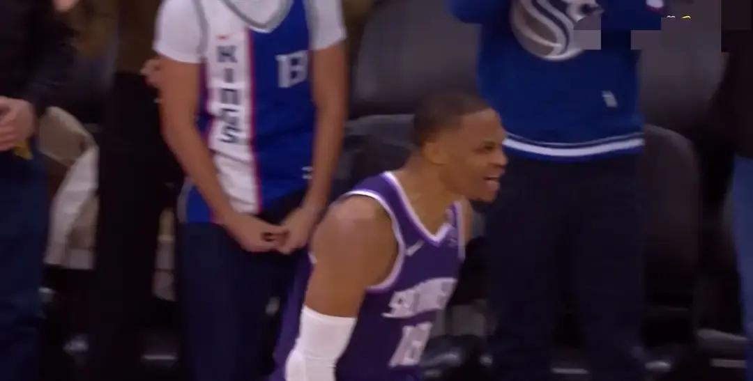 别骂乌度卡不叫暂停了。真正的问题，他叫了暂停也没用。最后五分钟，战术