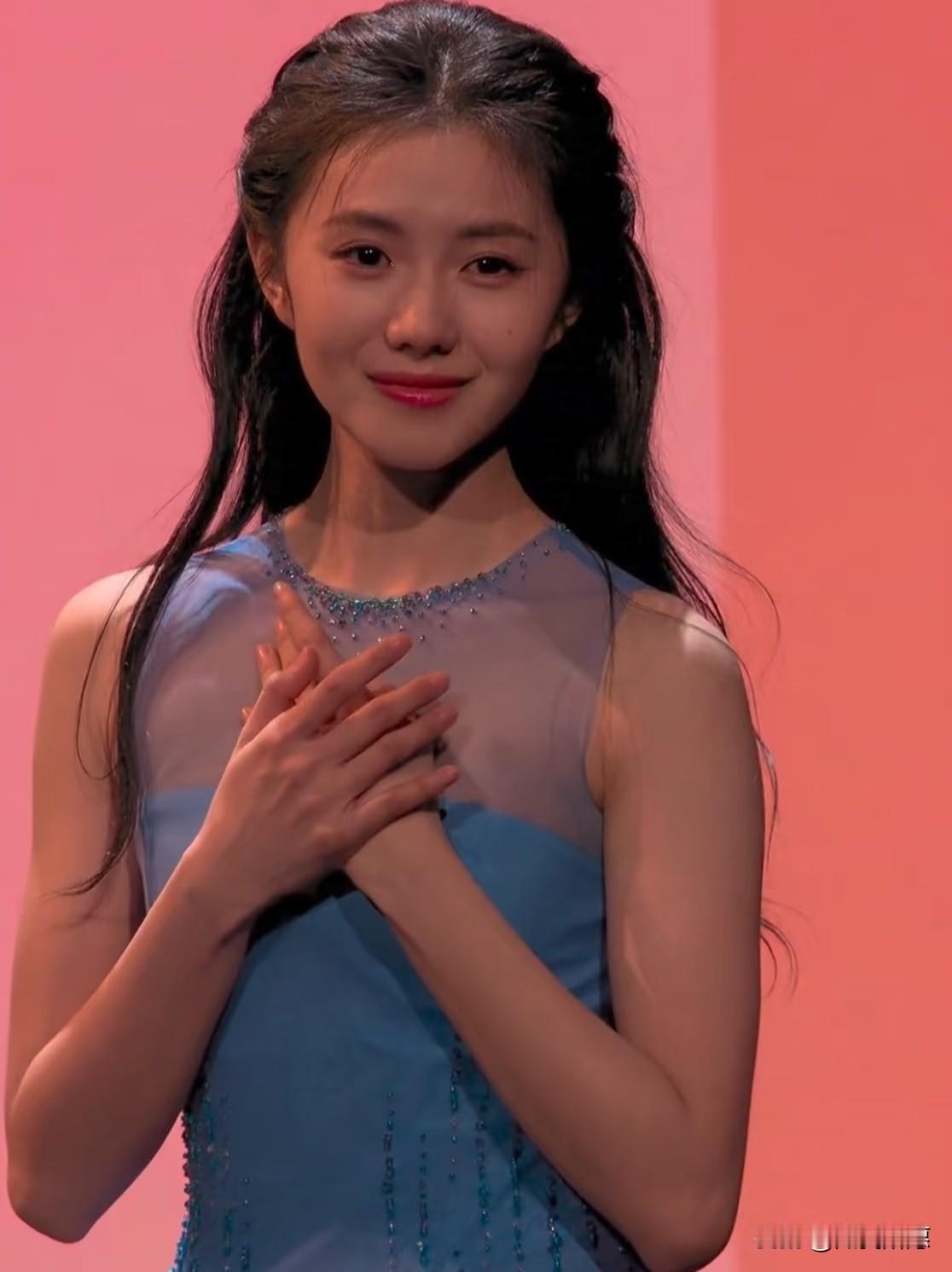 以前说起刘浩存，大家聊的是“谋女郎”的光环或者那些是是非非。这一次她直接