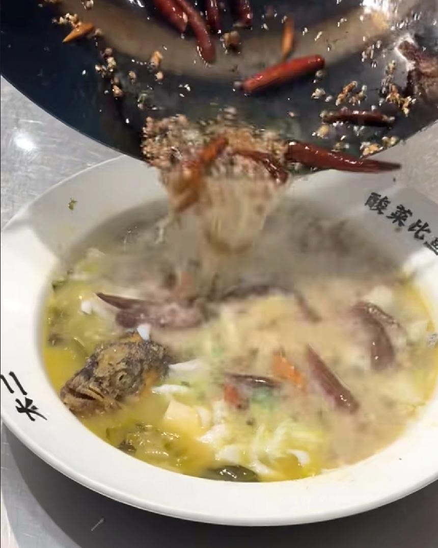 太震惊了！太二酸菜鱼不卖鱼了，改行做川菜了，也改名了。自从各大商场与制裁被曝
