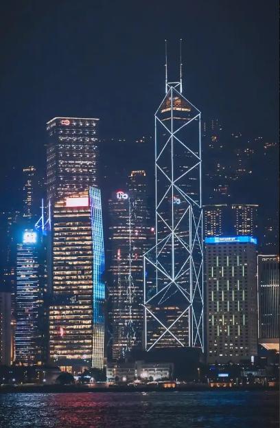 香港回归祖国27年来，GDP变化如下：1997年：1773.53亿美元，人均2.