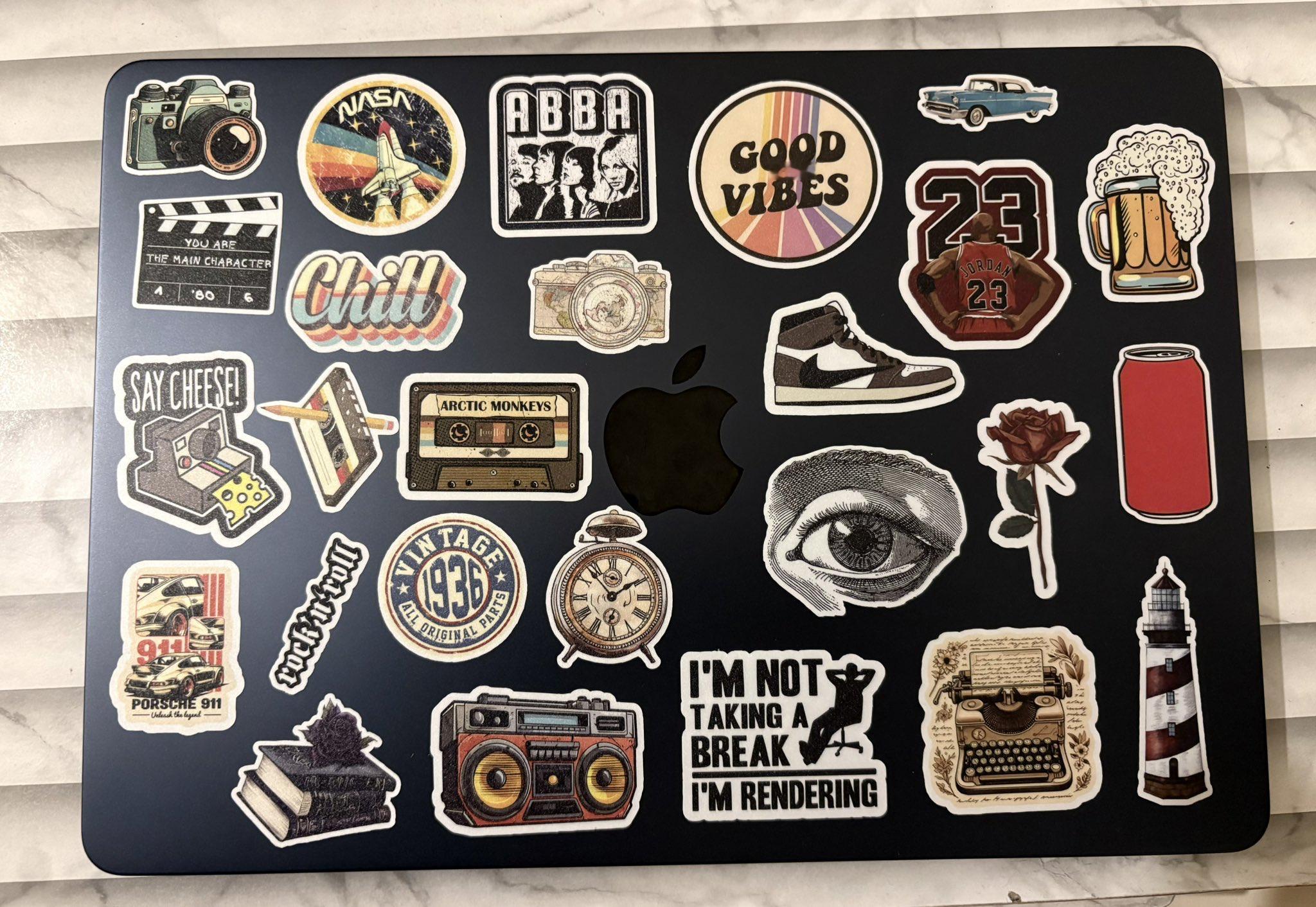 朋友们，MacBook、iPhone或者iPad，只要是金属材质的表面，就千