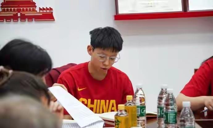 中国女篮居然真的开总结会，真不知道他们说什么。李缘分析一下自己为什么空篮上篮不