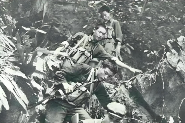 1985年，老山战场上，23岁的杨启良歼敌18人，转业后却遭地方恶霸刁难，他大怒