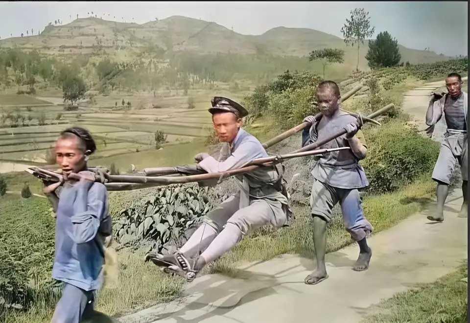 当年，这是比较威风的出行