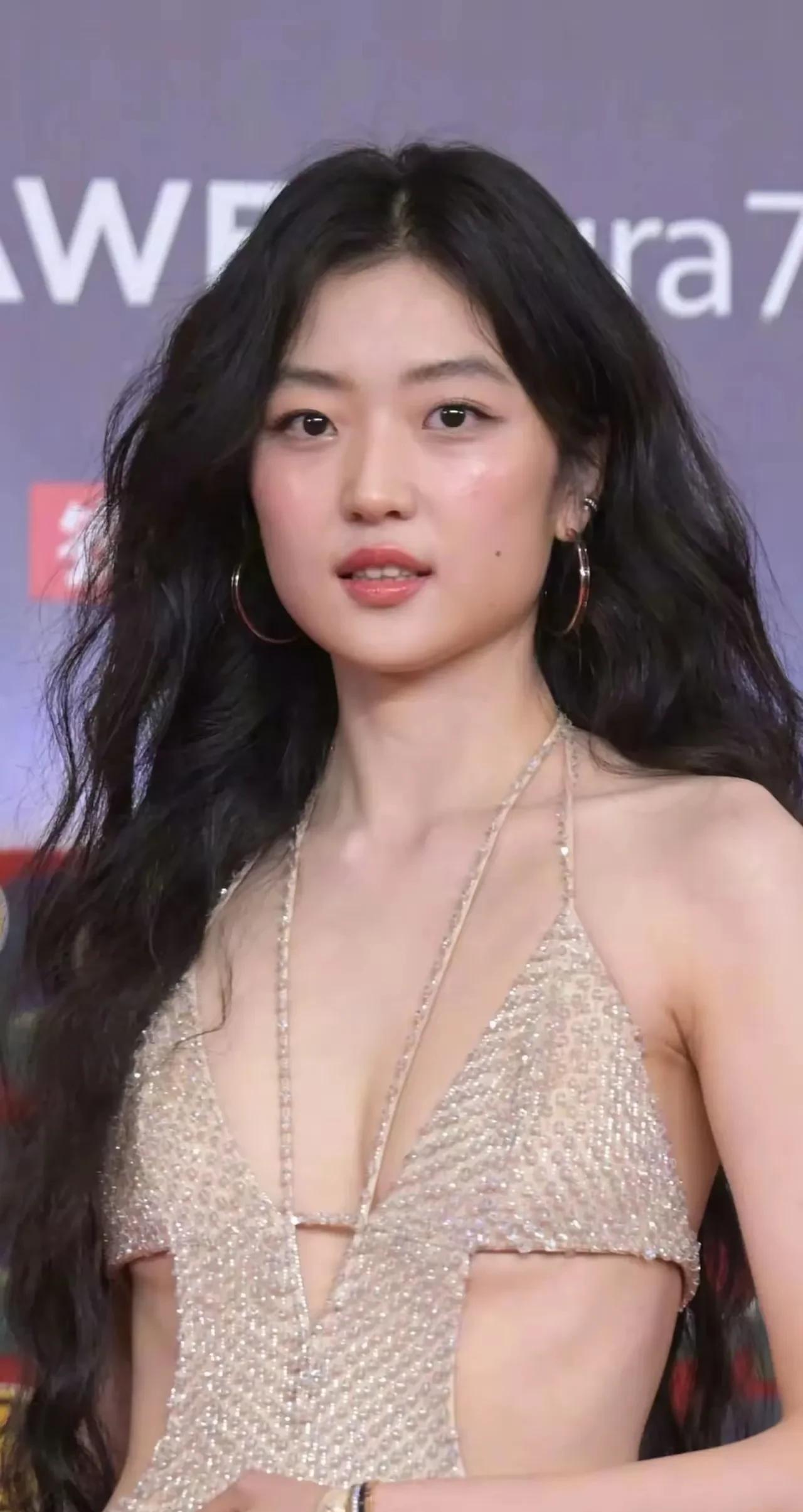 这五个女明星，你们能认出来几个？不好意思，我只能认出来三个。这三个主要都是演