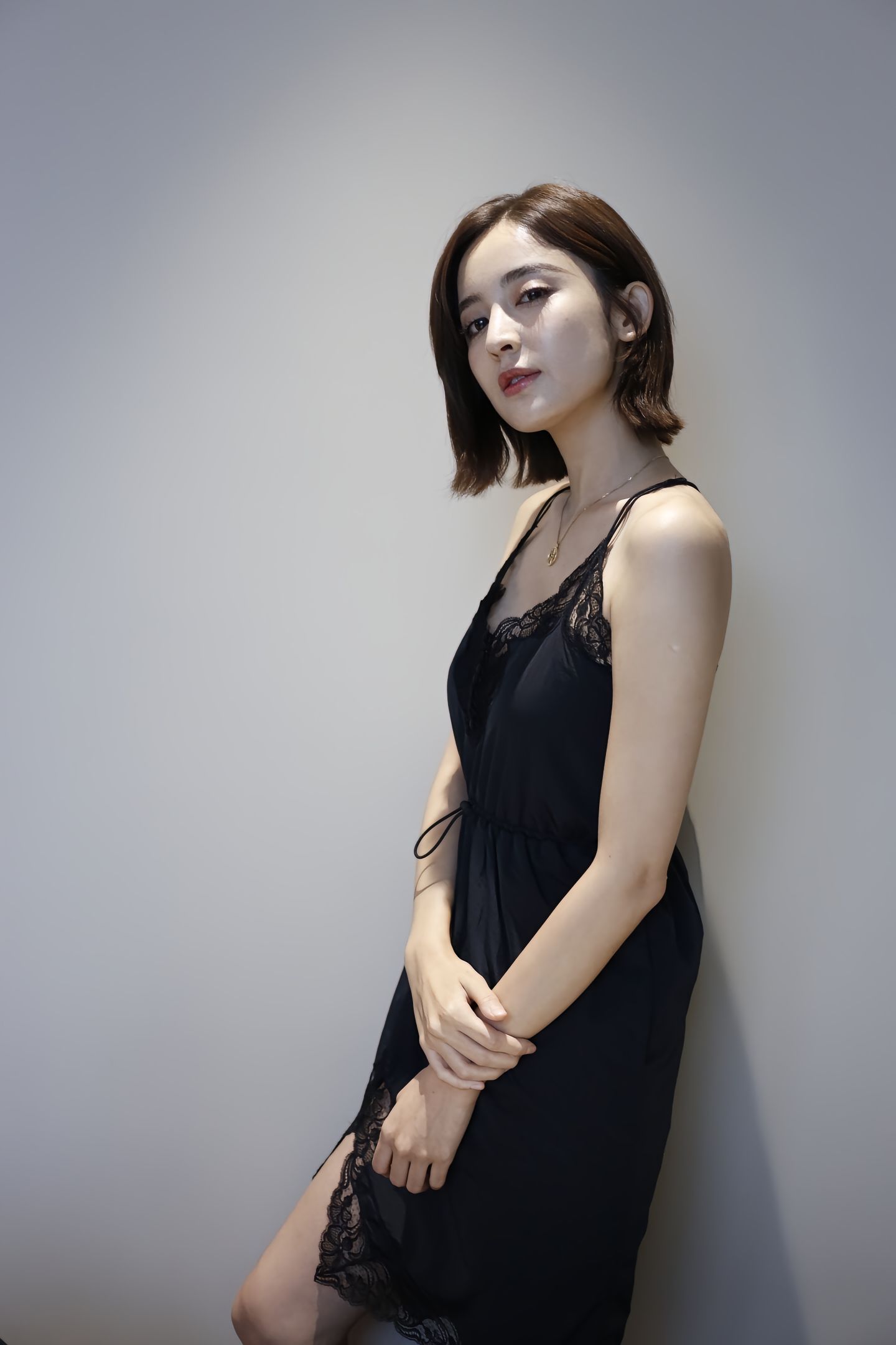 女星娜扎，早年短发生图
