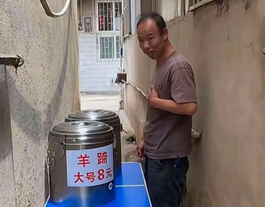 第一次看到小巷子有男人做生意