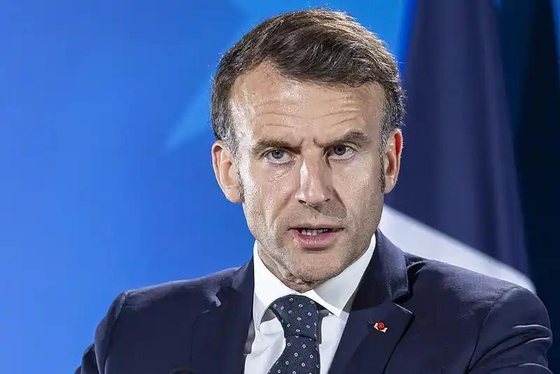 法国总统马克龙这次是真急了，当着公众的面直接硬刚美国总统特朗普，批评的话一点不留