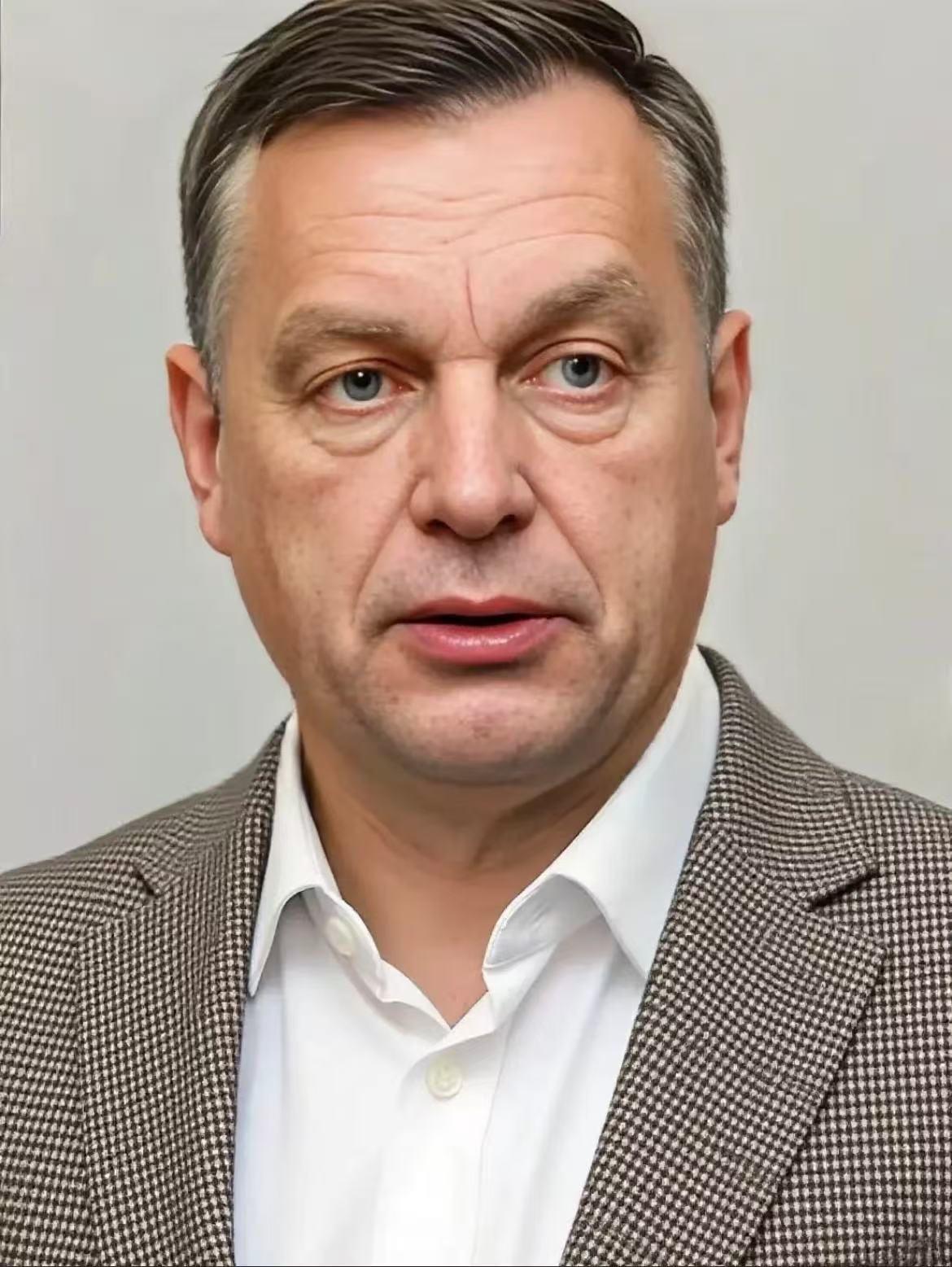 就在刚刚匈牙利正式宣布了10月15日,匈牙利总理欧尔班再度发声反对乌克兰加入