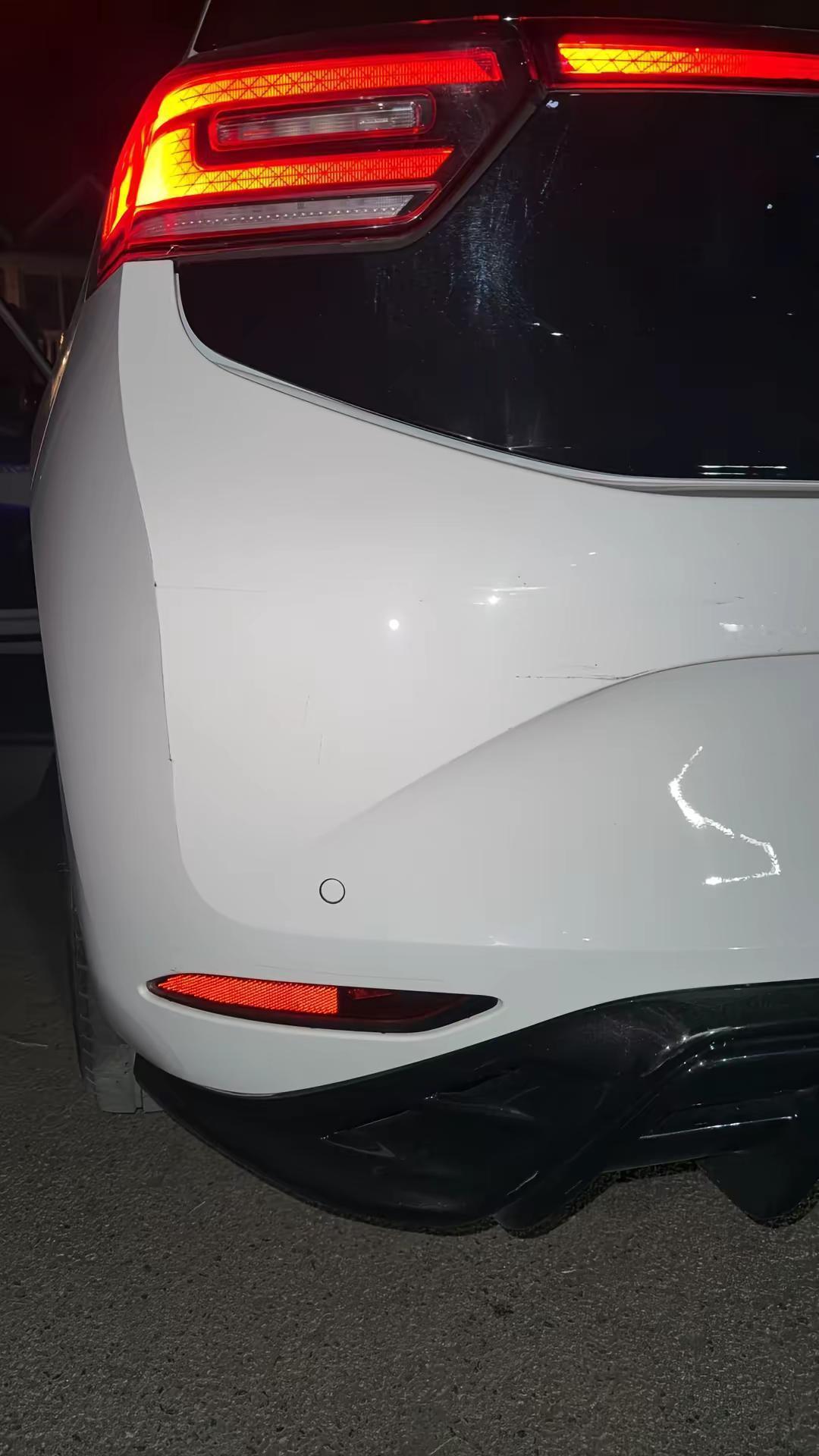 天塌了这个咋整？停路边被人撞了，这怎么处理？大众id3